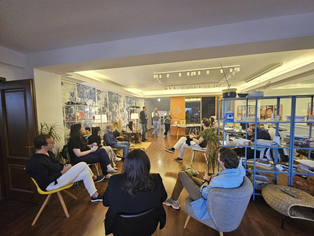 Întâlnire a comunității ADN Vocațional, cu invitat pe scenă